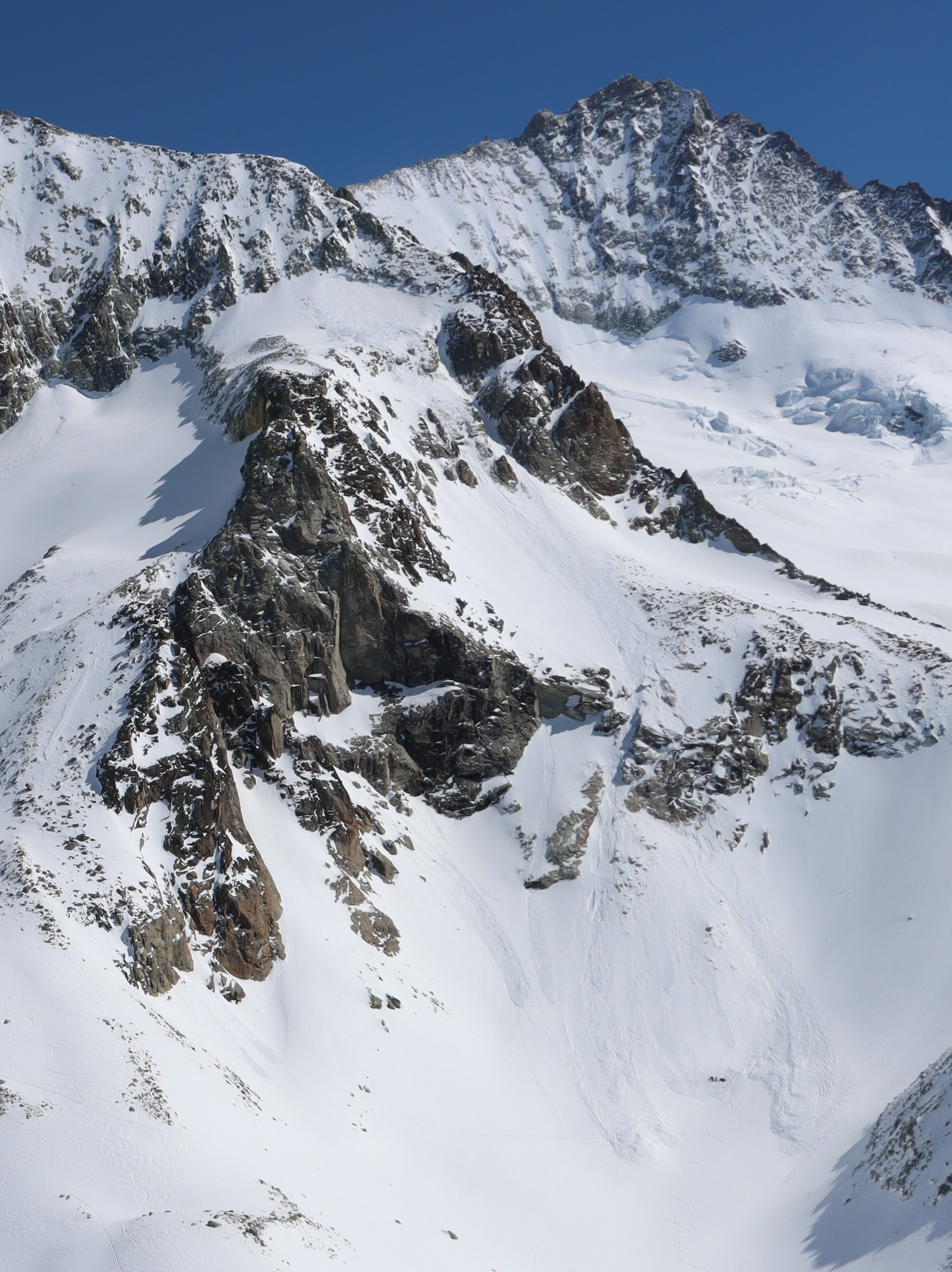 Zinal : Un homme de 42 ans perd la vie dans une avalanche